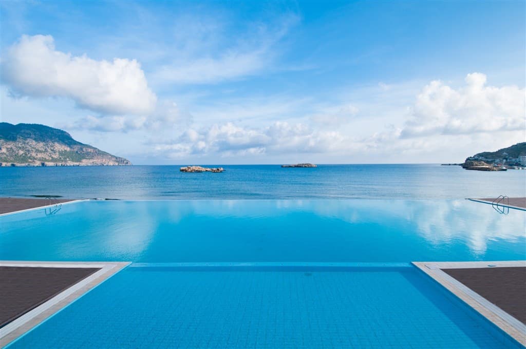infinity pool