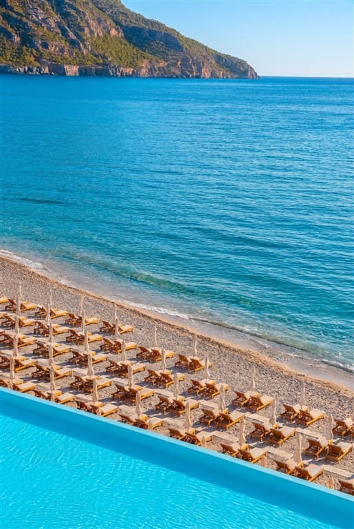 infinity pool alimounda