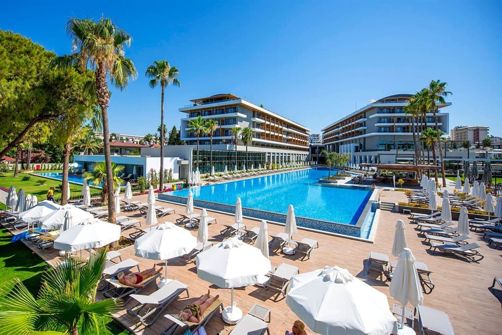 Acanthus Cennet Barut Collection