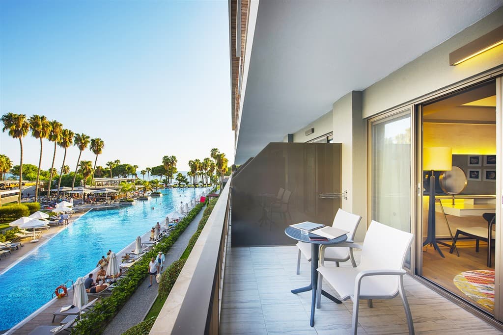 Acanthus Cennet Barut Collection