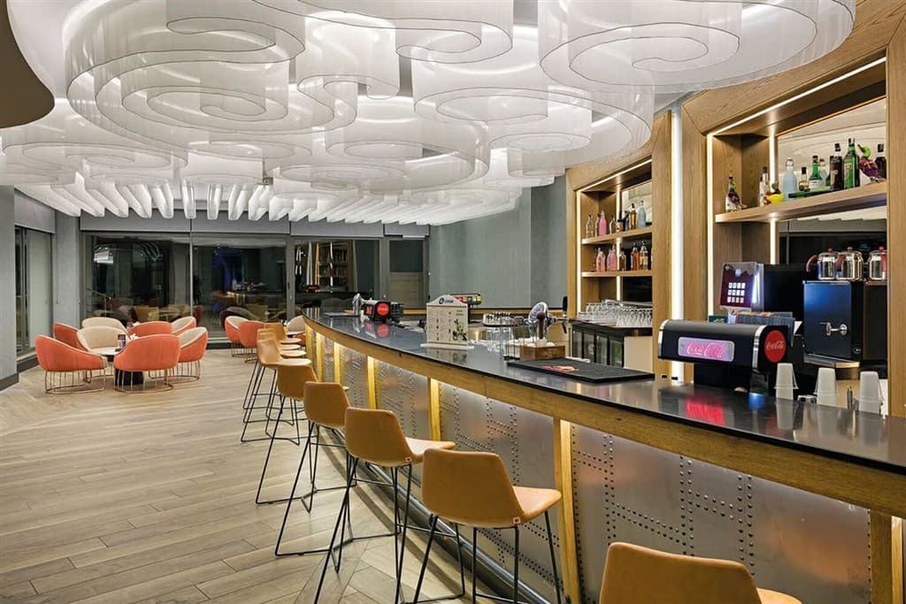 Bar v Limak Atlantis Deluxe Hotel & Resort