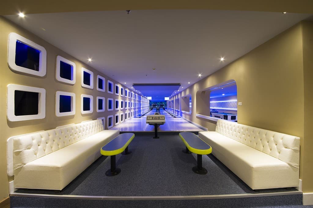Bowling v Limak Atlantis Deluxe Hotel & Resort