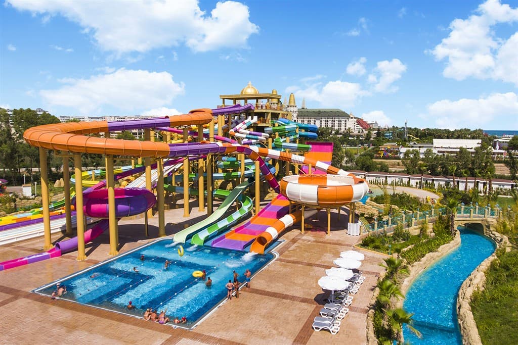 Tobogány v Delphin Be Grand Resort