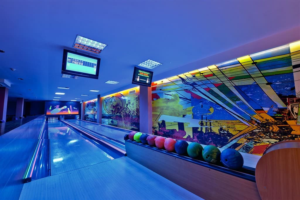 Bowling v Side Star Resort