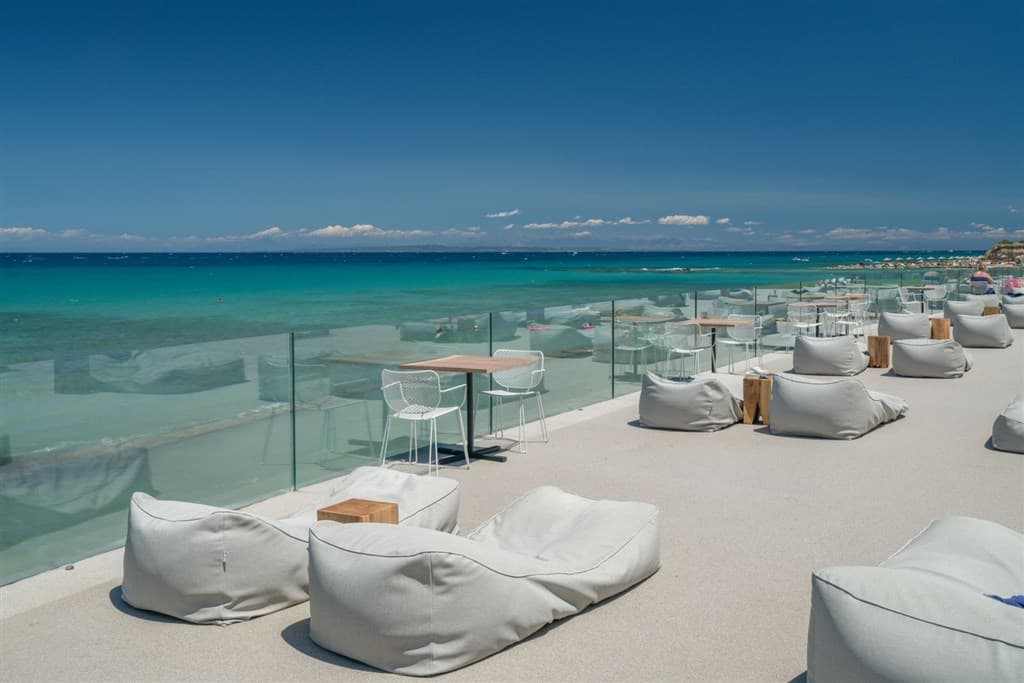 Posedenie na terase v hoteli TUI Sensimar Caravel Suites