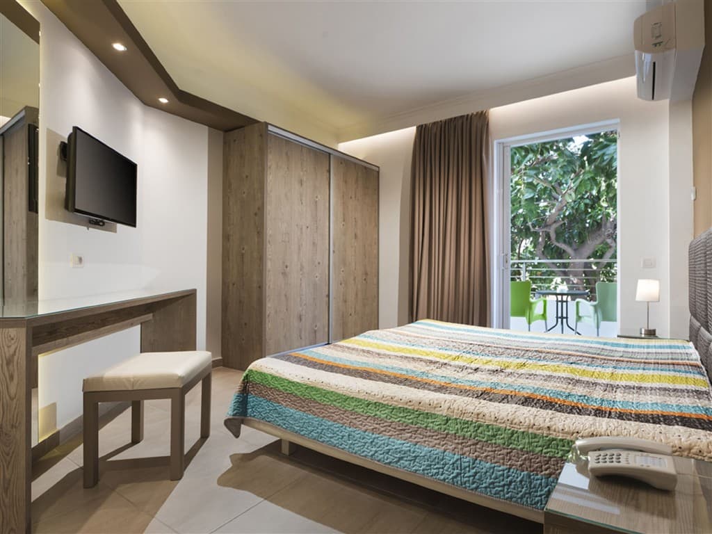 Alexandra Beach Aparthotel