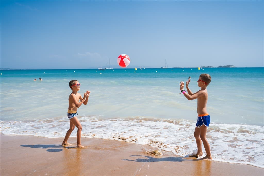 Pláž a bar na práži pri hoteli Argile resort