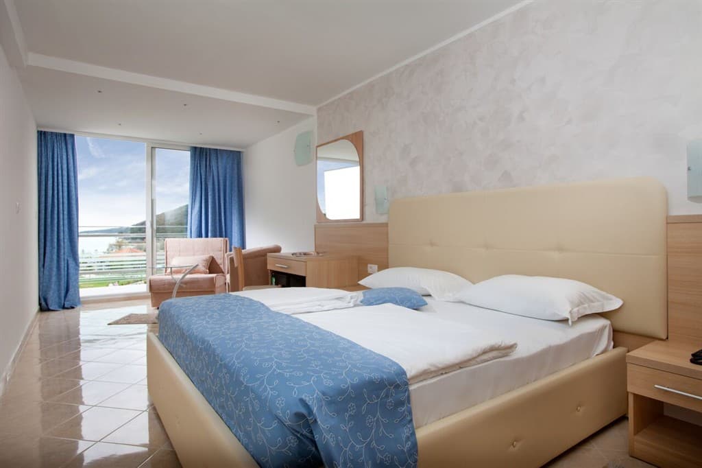 Mimosa / Lido Palace