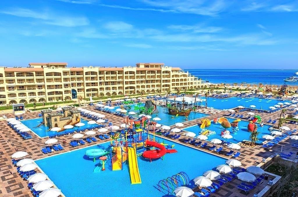 Pickalbatros White Beach Resort