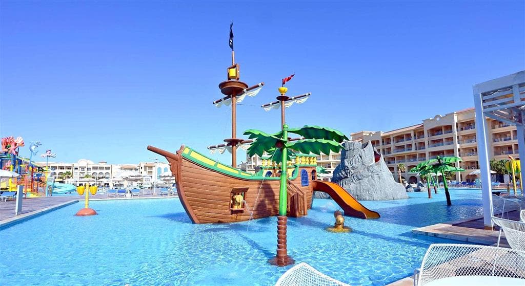 Pickalbatros White Beach Resort