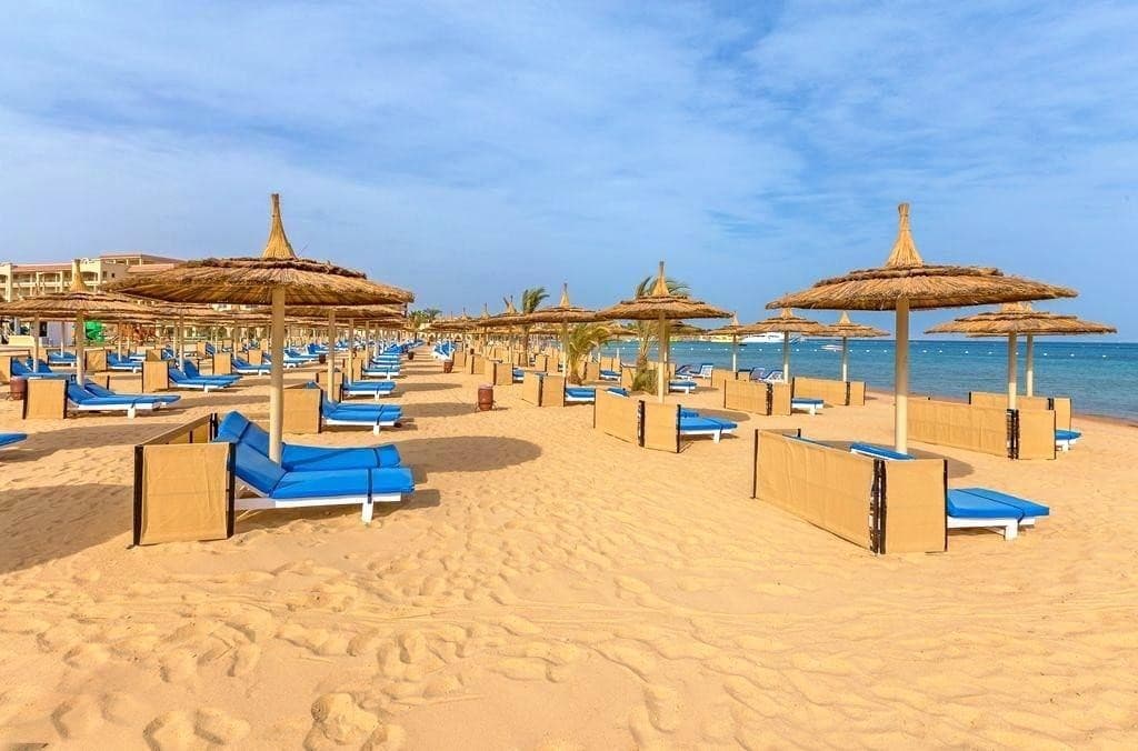 Pickalbatros White Beach Resort
