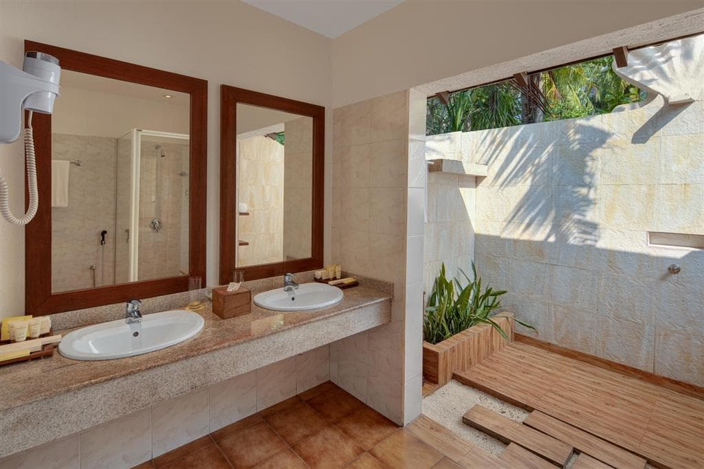 Adaaran Select Meedhupparu & Prestige Water Villas