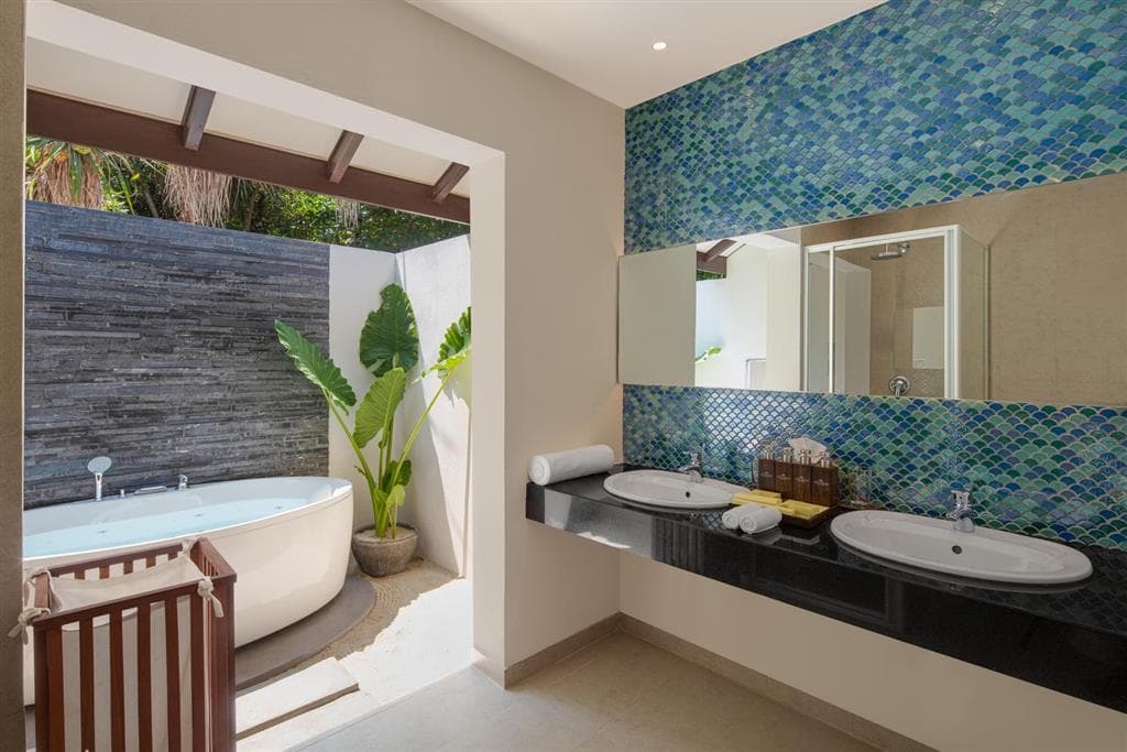Adaaran Select Meedhupparu & Prestige Water Villas