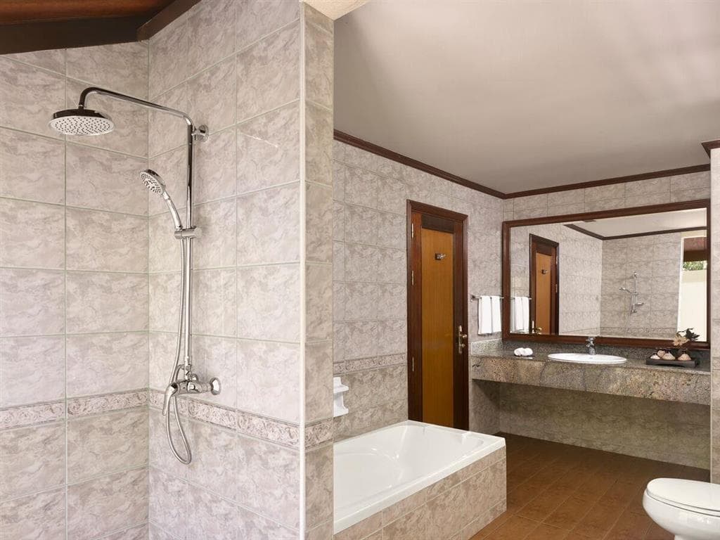 Royal Island Resort & Spa