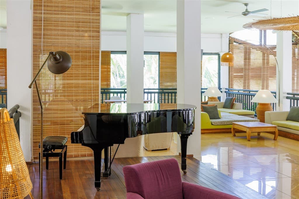 Balcony bar - piano