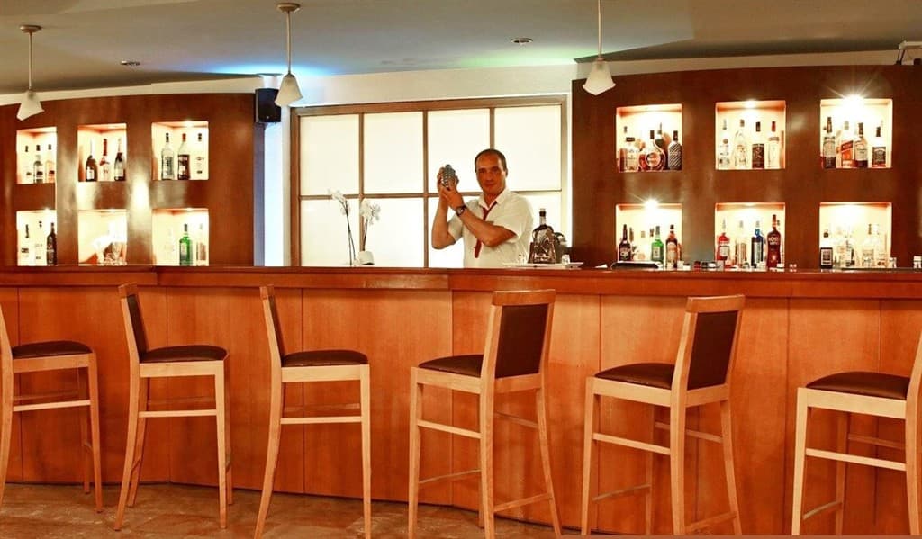Lobby bar