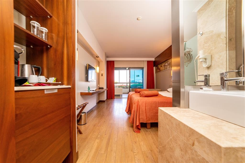 Commodore Elite Suites