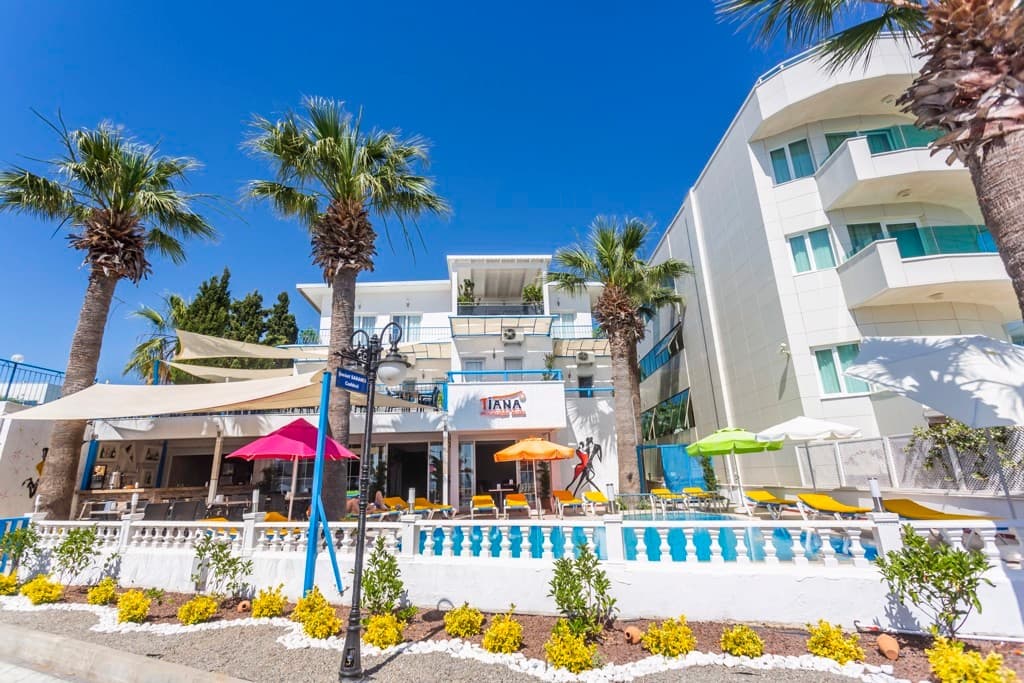 MaxSea Beach Hotel