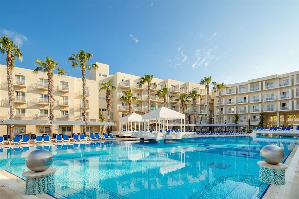 Hotel s bazénom