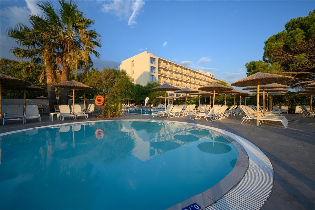 Ninos Grand Beach Hotel & Resort (Funtazia klub)