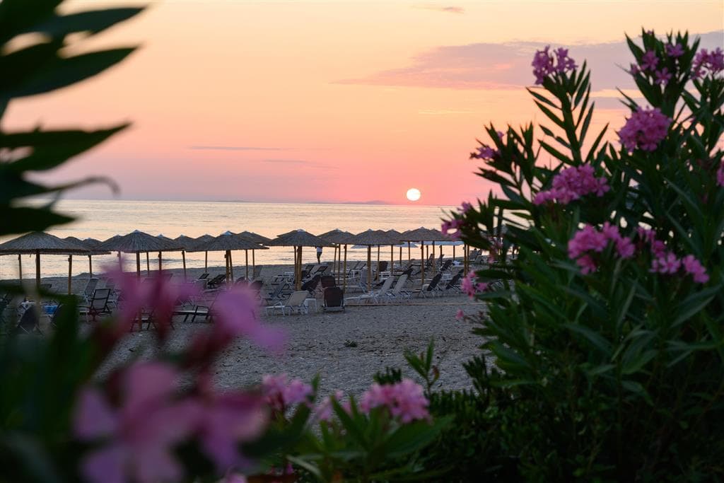 Ninos Grand Beach Hotel & Resort (Funtazia klub)