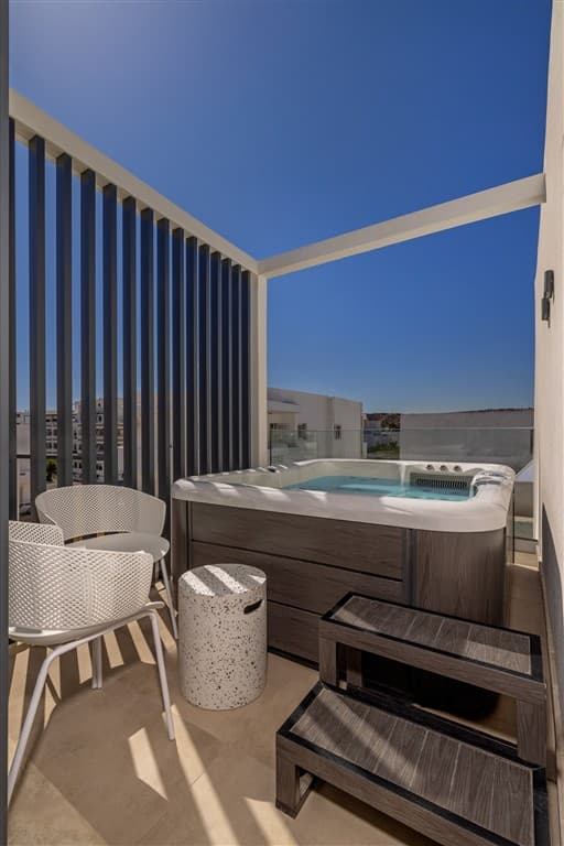 Dvojposteľová izba Deluxe, vonkajšie jacuzzi