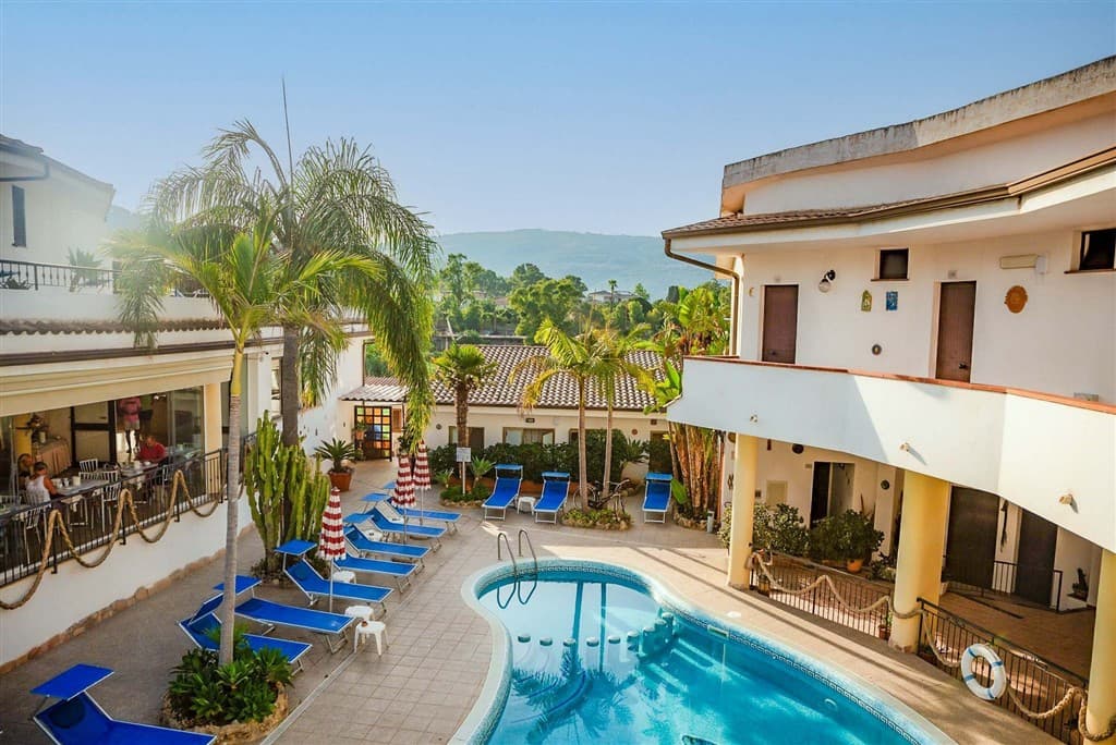 Hotel s bazénom