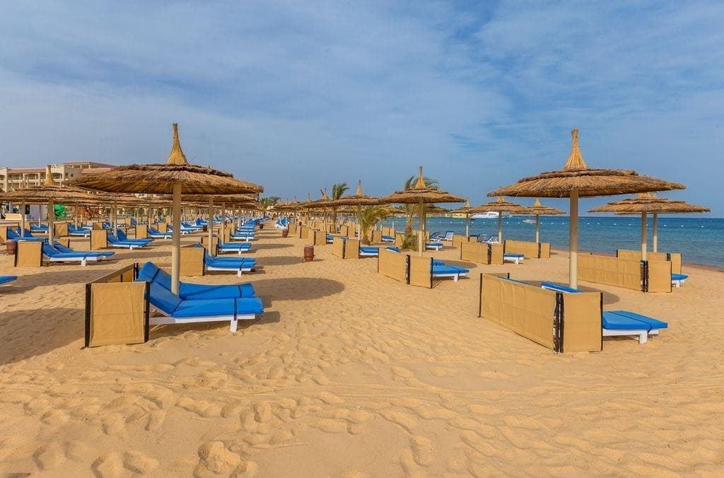 Pickalbatros White Beach Resort