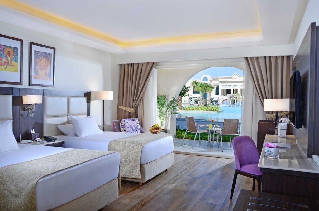 Pickalbatros White Beach Resort