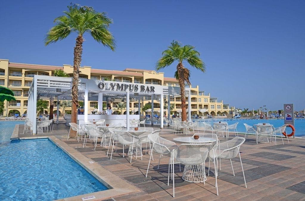Pickalbatros White Beach Resort