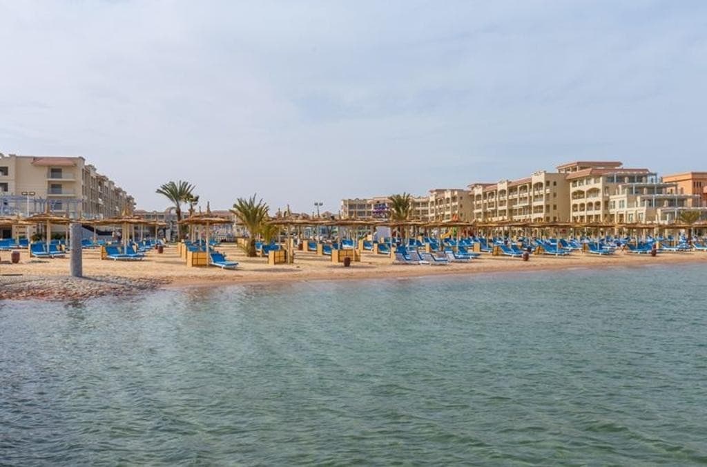 Pickalbatros White Beach Resort