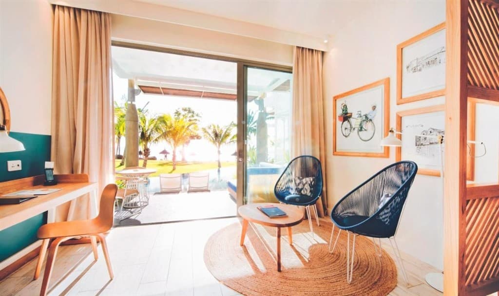 Victoria Beachcomber Resort For 2