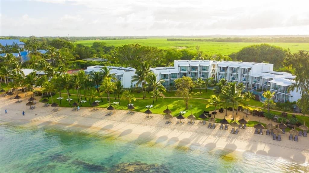 Victoria Beachcomber Resort For 2