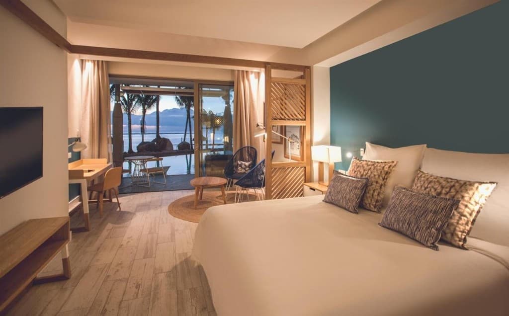 Victoria Beachcomber Resort For 2