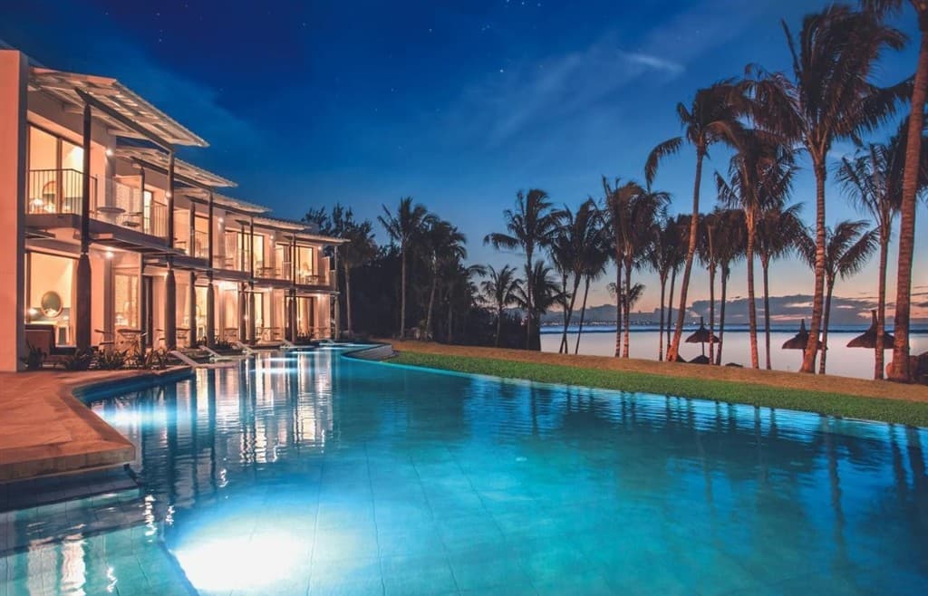 Victoria Beachcomber Resort For 2