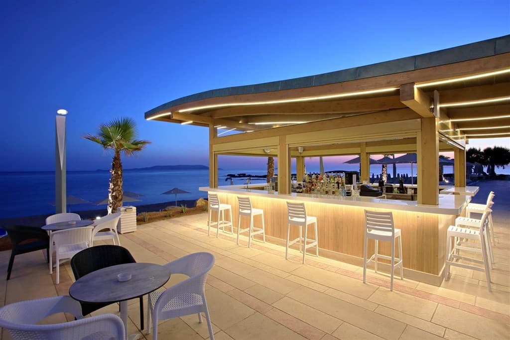 Bar pri bazéne