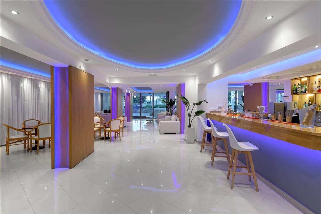 Lobby bar