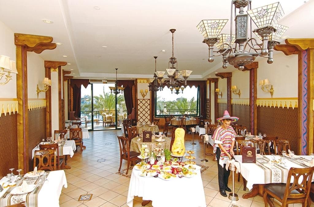 Delphin Palace