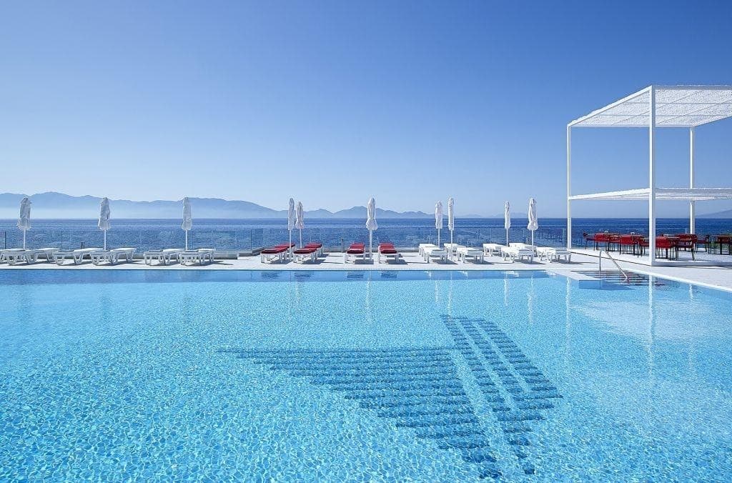 Dimitra Beach Hotel & Suites