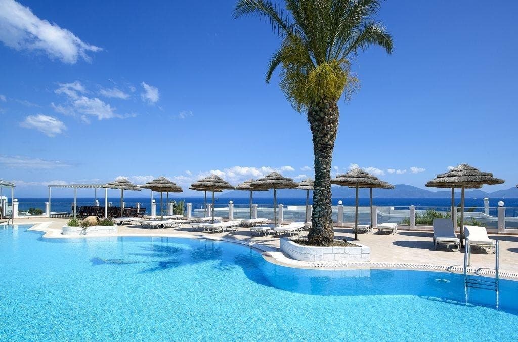 Dimitra Beach Hotel & Suites
