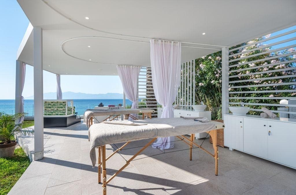 Dimitra Beach Hotel & Suites