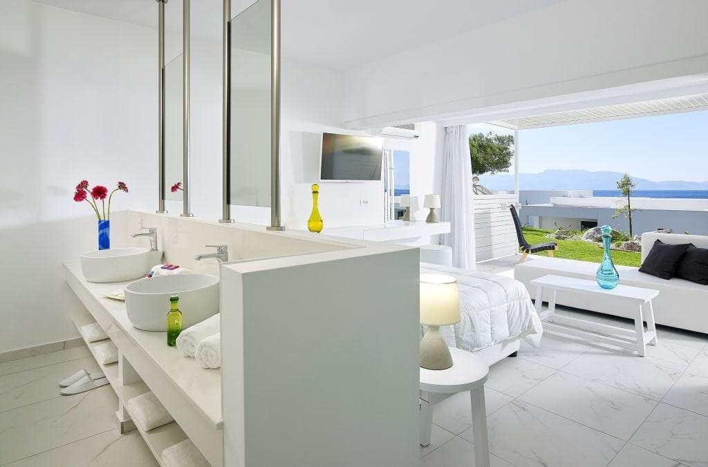 Dimitra Beach Hotel & Suites