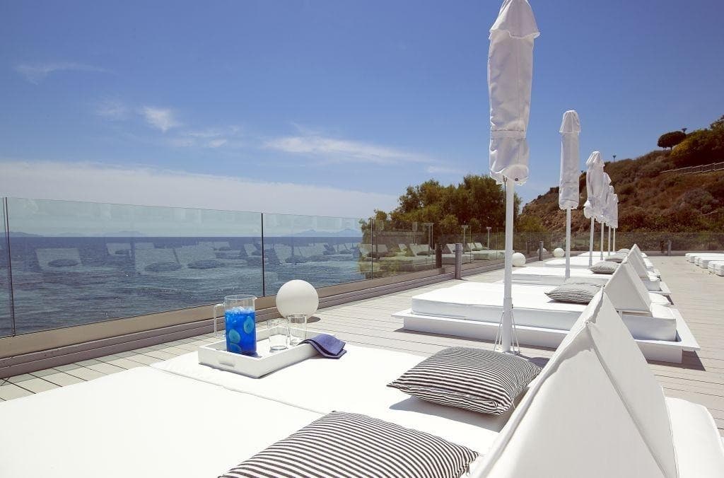 Dimitra Beach Hotel & Suites