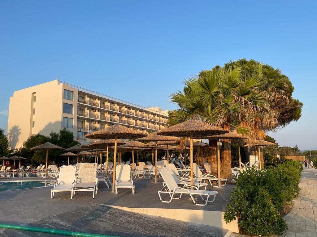Ninos Grand Beach Hotel & Resort (Mango klub)