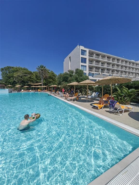 Ninos Grand Beach Hotel & Resort (Mango klub)