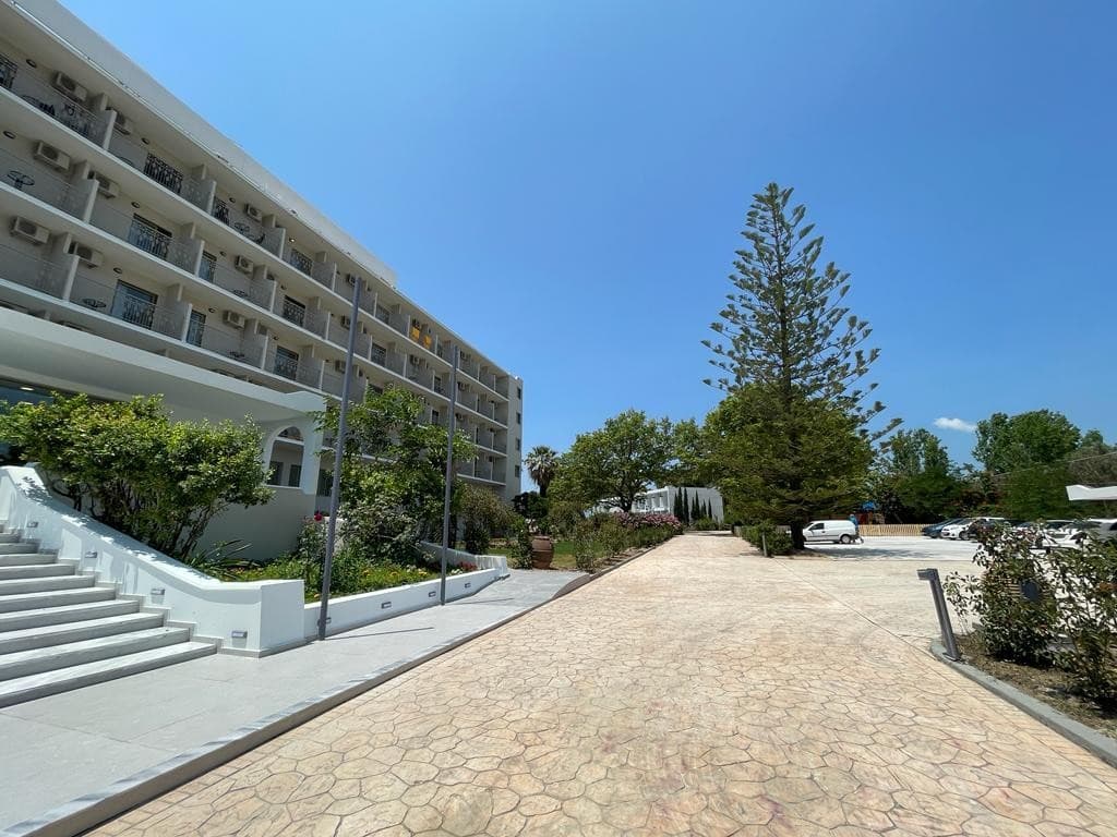 Ninos Grand Beach Hotel & Resort (Mango klub)