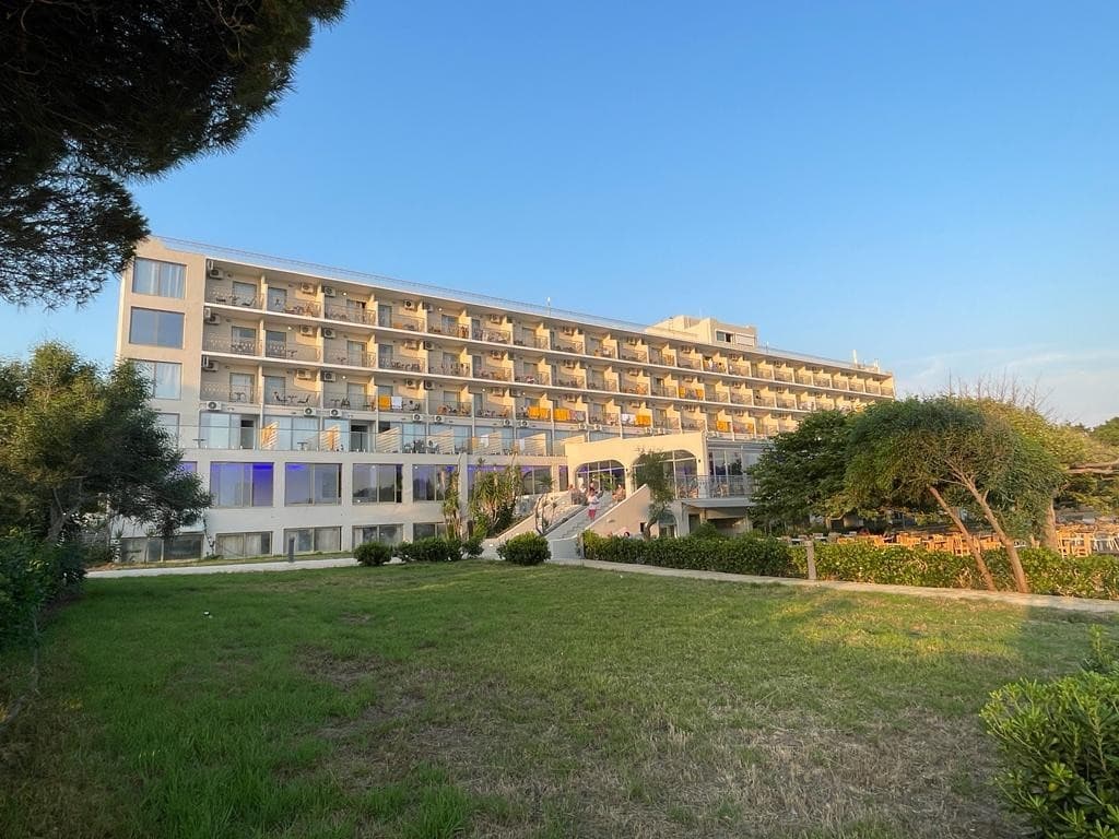 Ninos Grand Beach Hotel & Resort (Mango klub)