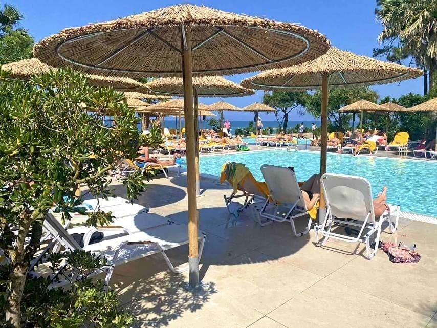 Ninos Grand Beach Hotel & Resort (Mango klub)
