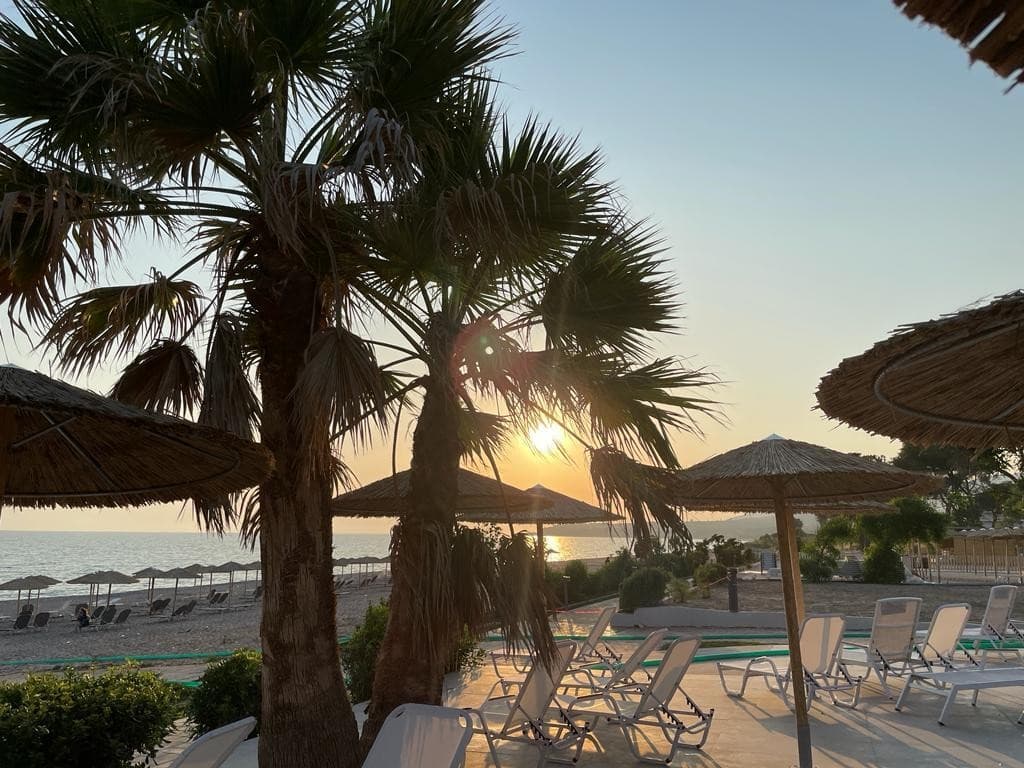 Ninos Grand Beach Hotel & Resort (Mango klub)