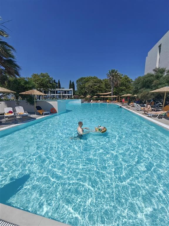 Ninos Grand Beach Hotel & Resort (Mango klub)